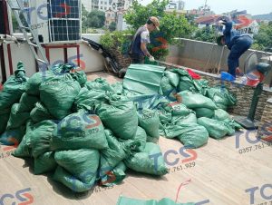 Đào bỏ đất cũ để thi công chống thấm