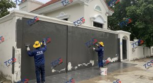 Giải pháp thi công chống thấm toàn diện cho tường, cửa sổ, mái nhà phố nhiều mặt thoáng