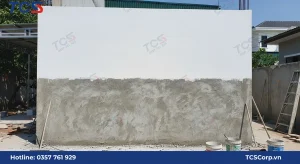 Một bức tường đang thi công dở, cách chống thấm tường nhà